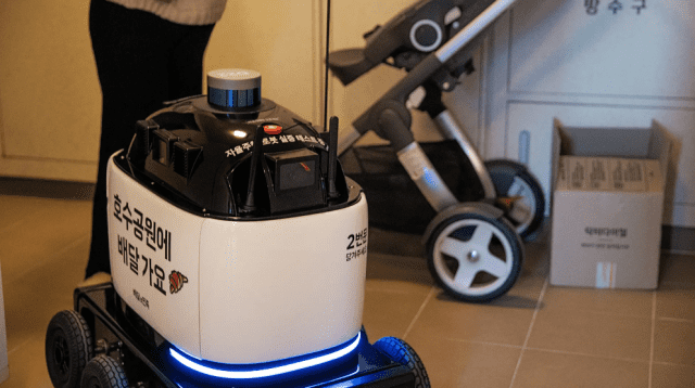 배달의민족 배달 로봇 '딜리드라이브'. 경기 수원 광교아이파크와 호수공원 인근에서 서비스를 시작했다. (사진=배달의민족)