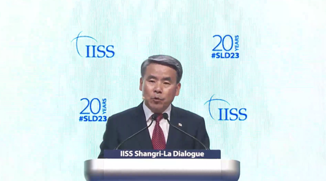 이종섭 국방부 장관이 3일 싱가포르 샹그릴라 호텔에서 열린 제20차 아시아안보회의(샹그릴라 대화)에서 연설하고. 있다. IISS 제공