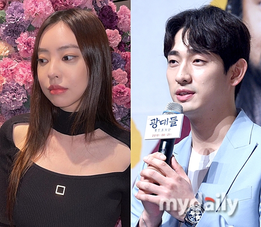 Actor Yoon Park, 35, publicly expressed his affection for bride-to-be amid the marriage presentation.Model Kim Soo-bin, 30, a bride-to-be from Yoon Park, recently shared her daily life to the public, including a mirror selfie.Kim Soo-bin, a natural and sophisticated dressed in a white top with a cardigan and gray pants, is a mirror self-portrait shot with a flash.Kim Soo-bins lovely charm catches the eye in a photo with her eyes closed and her arms wide open.Yoon Park, a prospective bridegroom who saw the photo, did not hide his affection by leaving a comment saying It is also beautiful. Kim Soo-bin also responded with a smiley emoticon.On the other hand, Yoon Park and its subsidiary H & Entertainment officially presented the marriage news on March 3rd.At the time, Yoon Park said, Yoon Park will make a 100-year anniversary on September 2. Yoon Park made a marriage based on bride-to-be and trust and respect.The two of them have been in a serious relationship with each other, giving strength to each other in deep faith and love for each other. The ceremony will be held privately in Seoul, with close friends and family members, he said.Yoon Park also wrote in his marriage presentation letter, The reason I wrote carefully is that I promised to be with my beloved lover this fall and to tell you this news. I have given me a lot of love and faith during my time together, and the happiness and stability that each other feels has decided this moment now.Yoon Park said, I would be grateful if you could bless our future with a joyful heart so that we can build a good family. I also promised to show you a good picture as an actor. At the time of the marriage presentation, the bride-to-bes image was not mentioned, but after the marriage presentation, the fact that Yoon Parks girlfriend was kim soo-bin was revealed to the public.Kim Soo-bin, a member of K-Plus Holdings, has been active in various fashion show stages.