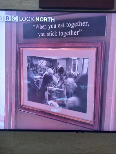 켄 로치가 이번 칸 국제영화제에서 공개한 영화 <디 올드 오크>에 등장한 1980년대 광부노조 파업 당시의 한 표어 문구. BBC 영상 캡처