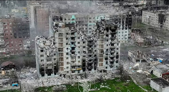 전쟁으로 완전히 파괴된 바흐무트 아파트 모습. 로이터 연합뉴스