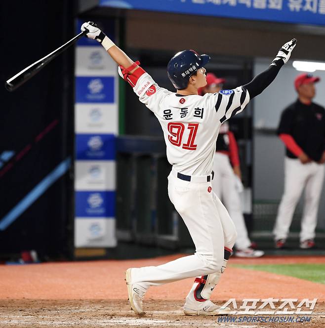 9회 무사 만루 끝내기 만루포를 기록할 뻔했던 윤동희 '조금만 안으로 들어가지'