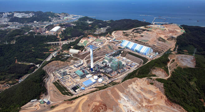 한국의 마지막 석탄화력발전소를 기록될 삼척블루파워 석탄화력발전소가 가동을 앞두고 있다. 박종식 기자 anaki@hani.co.kr