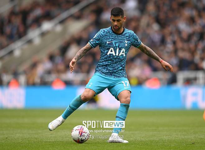 ▲ 카스카리노는 다빈손 산체스(사진 위)나 크리스티안 로메로(사진 아래) 등 기존 토트넘 홋스퍼 수비진과 비교해 해리 매과이어가 훨씬 낫다고 평가했다.