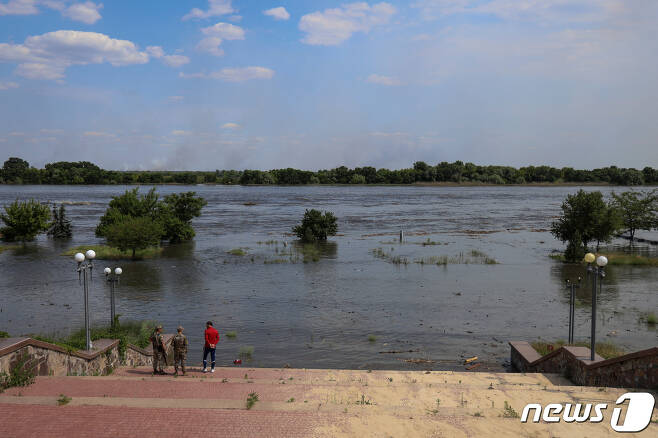 우크라이나 카호우카댐 붕괴 이후 강물이 급격히 불고 있다. 2023.06.07/ ⓒ 로이터=뉴스1 ⓒ News1 박형기 기자