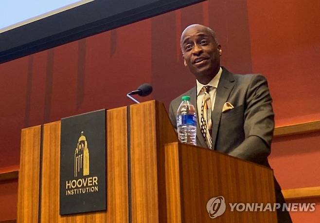 FILE PHOTO: Federal Reserve Governor Philip Jefferson speaks at a monetary policy conference at the Hoover Institution, in Palo Alto, California, U.S. May 12, 2023. REUTERS/Ann Saphir/File Photo