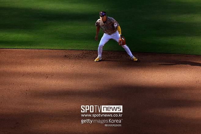 ▲ 여러 포지션을 소화 중인 김하성은 역대급 기록에도 도전한다