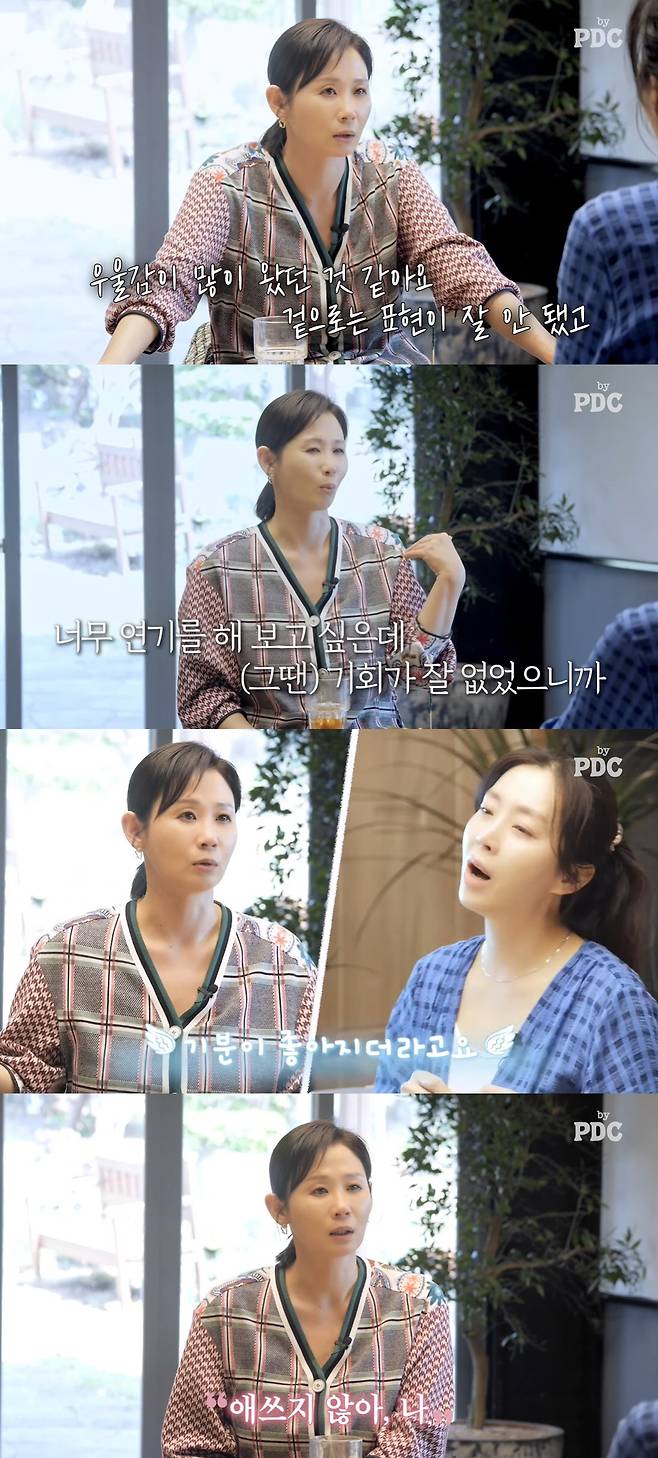 Actress Song Yoon-ah reveals why she chose to travel to Jeju IslandOn the 8th by PDC channel, a video titled Acting was so unrequited that I got sick. Actor Kim Sun-Young 2 was released.Kim Sun-Young told Song Yoon-ah that he had suffered heart trouble because of Acting. Kim Sun-Young appeared on tvN Love Landing shortly after the drama Camellia Blooms.I played Ajumma one after the other, so I became Ajummas representation, and I continued to play Ajumma, and before that I was a detective and another.I deeply blamed myself. I got a lot of Melencolia I feeling because I went too deep into my thoughts. I just seem to have a crush on Acting alone.I wanted to act too much, but I did not have a chance. Kim Sun-young said, I felt like I was obsessed with Acting. I kept thinking about Acting for 24 hours to the point where it was too much. When I saw myself, I felt sorry that I didnt have a chance to Acting.Song Yoon-ah confessed, There were a lot of points like that too, because of the Meru of my image that was made so long, I felt that the character was given as a limitation, something about it (to Jeju Island) that I was running away from.Situationally, my child came to school here, but if I want to work too much, why do not I work? Im keeping my job away as an excuse. Then someone says, Do you really want to work?When asked, I am not greedy anymore. I do not have to do it. I laughed and answered, but my heart turned around. Song Yoon-ah nodded, saying, I thought maybe I wanted to act to death.Kim Sun-young said, Nowadays, I am interested in something. I was happy when I saw pattern patterns. I was stuck in irregular patterns.I feel better, he said, overcoming the Melencolia I sense and finding vitality.Song Yoon-ah said, Im so glad I found something like that, and asked, Do you feel comfortable now? Kim Sun-young said, I feel relaxed and free. I tell myself that I dont have to try. I dont blame myself.
