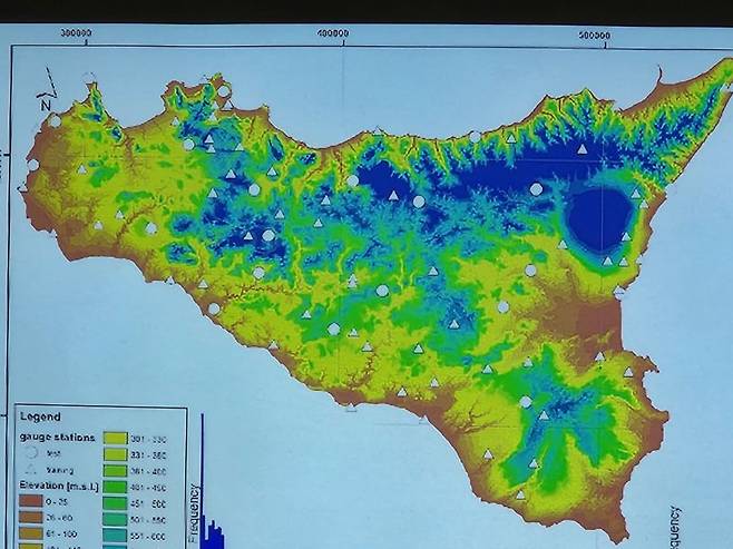 시칠리아 지형에 따른 온도 분포.