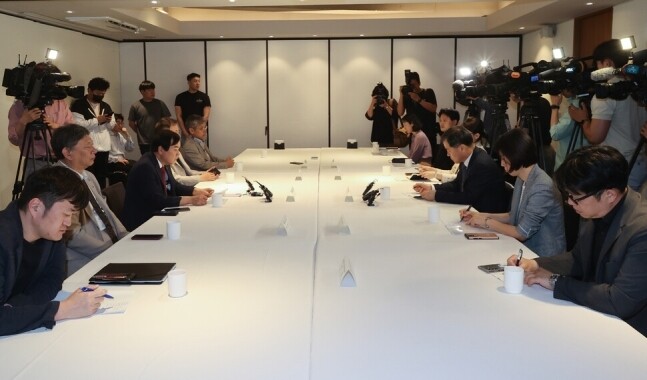 지난달 24일 서울 중구 달개비에서 열린 제9차 의료현안협의체 회의. 연합뉴스