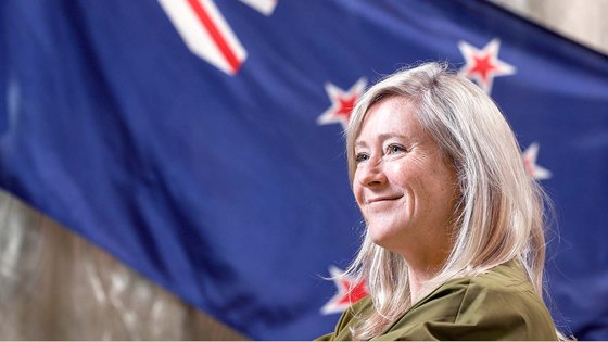 던 베넷 신임 주한뉴질랜 대사. 배경에 뉴질랜드 국기가 걸려있다. 김경록 기자
