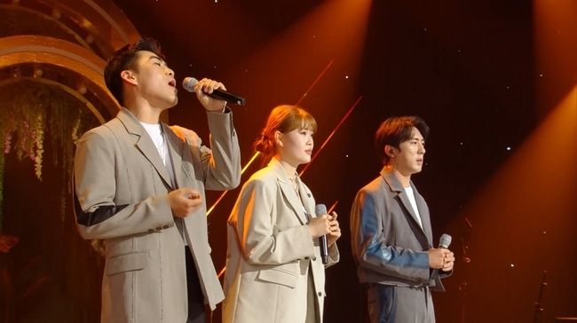 The Seasons - The Lessons Night Park is with artists of all genres.Singer Paul Kim, Rooftop Moonlight, Lee Seung-Yoon, Creator shortbox kim won Hoon Cho Jin-se Eom Ji-Yoon will appear on KBS 2TV music talk show The Seasons - The Lessons Night Park on June 9th.On this day, Paul Kim, the debut motive of The lesson, finds Park of the Night with his new song On the Han River.Paul Kim, who once again became a dance challenge Lindsey Vonn teacher following the seasons - Park Jae Bums drive, told The lesson, You can give up if it seems too difficult.No one will be able to do it.The lesson is that with Paul Kim, Le Seraphims The Unforgiven (UNFORGIVEN) (feat.Nile Rodgers) dance challenge Lindsey Vonn, and the rabbits and demons freely cross the fan with their nimble and flexible pelvis.Rooftop Moonlight, a pollution-free healing duo, scrambles in the Rewake Project Why Call corner, which wakes up the old song of a sleeping musician.Rooftop Moonlight s hardcore life, which was reborn in a full arrangement in 13 years, comforted the audience with lyrics like poetry and diary.Creator Short Box, composed of KBS public comedian, also takes a walk to Park of the Night. Kim Won-hoon, Cho Jin-se and Eom Ji-Yoon perform an instant situation drama with the worst words sent by the audience.Their unstoppable mentality and acting power have immersed the audience at once, and Cho Jin-se is insulted by saying, I like ten centimeters (10CM) more than Zanabi.The lesson is also the back door that naturally melted into the situation drama and spread the smoke.