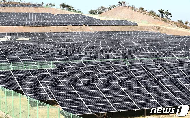 충남 당진 에코파워 태양광발전단지 전경 모습.2020.10.23/뉴스1 ⓒ News1 김기태 기자