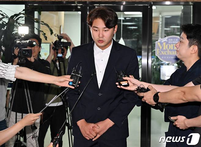 지난 3월 태극마크를 달고 참가한 2023 월드베이스볼클래식(WBC) 도중 음주를 한 사실이 밝혀져 물의를 빚은 정철원(두산 베어스)이 7일 오전 서울 강남구 한국야구위원회(KBO)에서 열리는 상벌위원회에 출석하고 있다. 2023.6.7/뉴스1 ⓒ News1 구윤성 기자