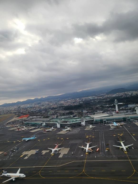 제주공항 활주로 모습. 제주 강동삼 기자