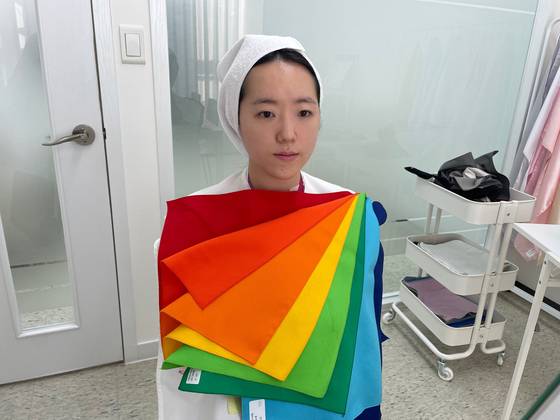 기자에게 어울리지 않는 색상들이다 〈사진=JTBC 송혜수 기자〉