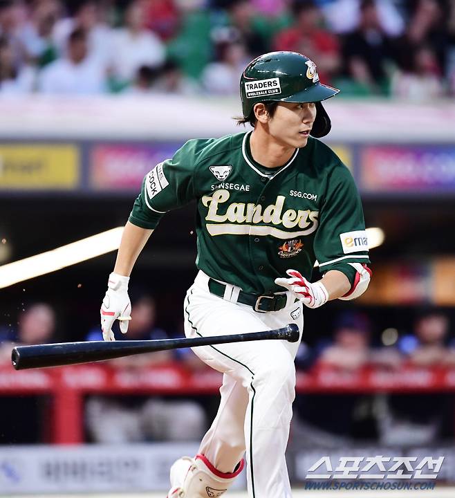 17일 인천 SSG랜더스필드에서 KBO리그 SSG와 롯데의 경기가 열렸다. 타격하고 있는 SSG 안상현. 인천=송정헌 기자songs@sportschosun.com/2023.06.17/