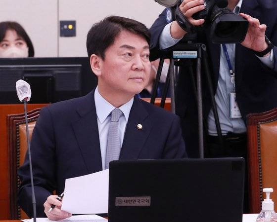 안철수 국민의힘 의원이 지난달 9일 오후 서울 여의도 국회에서 열린 외교통일위원회 전체회의에 참석하고 있다. 뉴스1