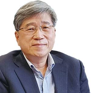 김경원 세종대 경영경제대학장현 세종대 부총장, 전 대성합동지주 사장, 전 CJ그룹 전략총괄기획 부사장, 전 삼성경제연구소 전무, 전 삼성증권 리서치센터장