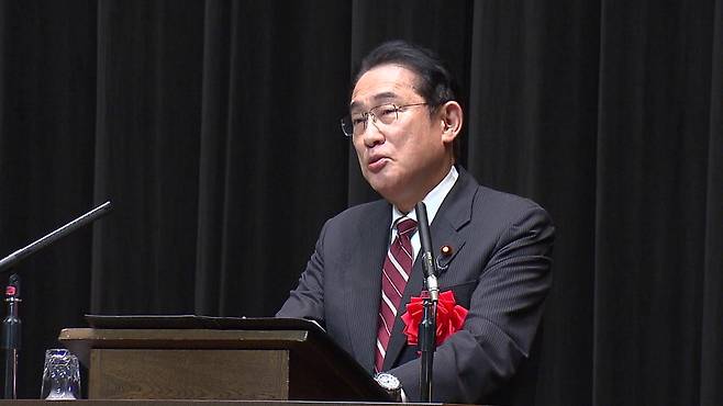 기시다 후미오 총리가 지난 18일 모교인 와세다대에서 후배들을 상대로 강연했다. 일본 총리 관저