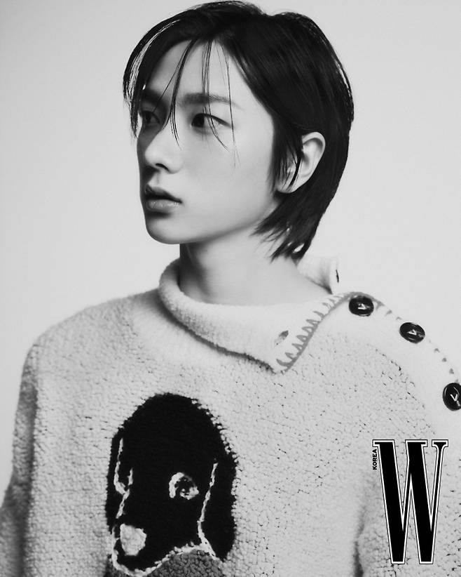 Group BoyNextDoor handle (BOYNEXTDOOR) has a strong youthful scent.BoyNextDoor handle (Seongho, RIU Hotels, Myung Jaehyun, Mount Tai, Lee Han, Woonhak) photographed the July issue of fashion magazine W Korea.Those who made their debut on the 30th of last month showed their original style by staring at the camera effortlessly in the first magazine photo shoot.In the personal cuts shot in a neat background, the unadorned visuals of the members were emphasized, and they filled the photographs with clear energy that only the boys who entered the youthful period could emit.In the black and white group photo, I showed the emotional youth aspect with careful eyes.In an interview with the photographer, I felt the freshness and enthusiasm of the BoyNextDoor handle.Seongho said, The most important part of preparing for the stage is that the people who watch us should want to play together. In response to the question of youth, RIU Hotels said, BoyNextDoor handle music and this moment is youth.I tried to include the words and atmosphere that I could do when I was young.Myung Jaehyun chose the strongest passion for the stage and obsession with detail as the most confident part, and Mount Tai expressed his ambitious aspirations that all of the members are sincere in music and have a perfectionist tendency and think that their growth potential is infinite.When asked about the strengths of the team, Lee said, Each personality, personality, and taste is clear, but when they come together, they express it in harmony.The youngest Woonhak said, I want to be a cultural icon that comes to mind when someone looks back at us later.BoyNextDoor handle is a six-member boygroup launched by Hybrid bicycle and KOZ Entertainment, and released its debut single  ⁇ WHO! (Huh!) ⁇  on the 30th of last month.Based on his musical confidence, he is playing the stage on Solo Day with all three songs on the single,  ⁇  One and Only (One and Only)  ⁇  and  ⁇  Serenade (Serenade).On the other hand, BoyNextDoor handle will meet overseas fans at INSPIRE TOKYO 2023  ⁇ , an urban culture festival held at J-WAVE, a famous radio station in Japan, on the 17th of next month.