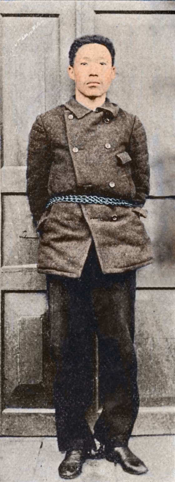 1910년 3월 25일 조선의 안중근 의사가 사형 선고를 받고 형 집행 전에 남긴 사진. ⓒ Hsu Chung Mao Studio.