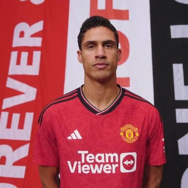 새 홈 유니폼을 입은 라파엘 바란. 사진┃맨체스터 유나이티드