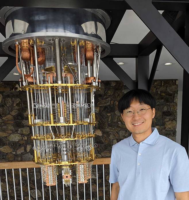 포스텍 출신인 김영석 박사는 IBM연구소에서 양자 컴퓨터의 양자 오류 완화에 대해 연구하고 있다. 김 박사가 제1저자로 이름을 올린 논문은 얼마 전 '네이처' 표지에 게재됐다./IBM