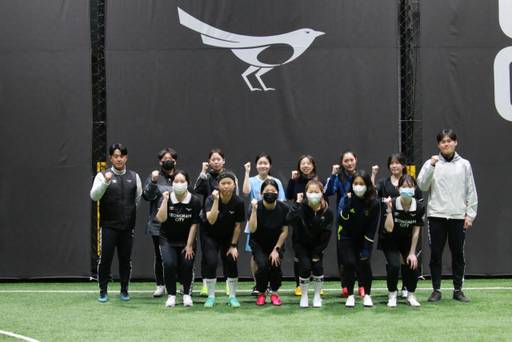 성남FC는 성인 여성을 대상으로 하는 축구 클리닉 ‘축구학개론’을 운영하고 있다. 성남FC 제공