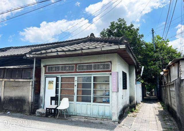 소제동 철도관사촌 골목의 소제창작촌. 문화예술 프로젝트 지원이 끊기고 속절없이 낡아 가고 있다.