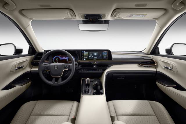 실내는 세련미를 더해 투박함을 걷어내고 깔끔한 분위기를 만들어냈다. 사진 제공=한국토요타자동차