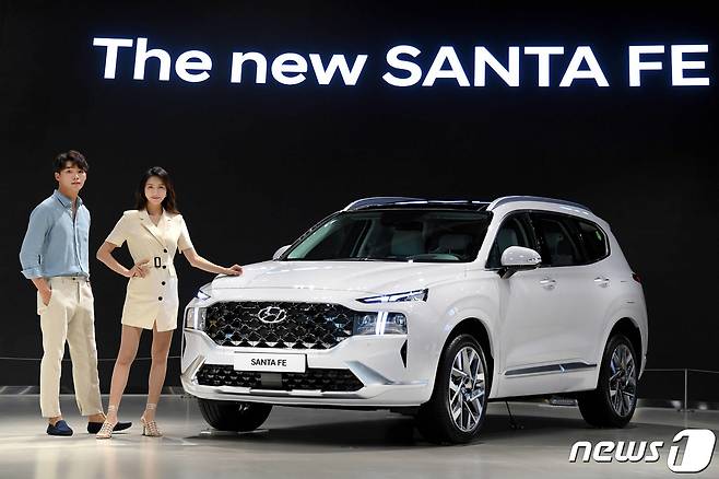 현대차의 4세대 싼타페 부분 변경 모델 '더 뉴 싼타페'(뉴스1 자료사진)ⓒ 뉴스1