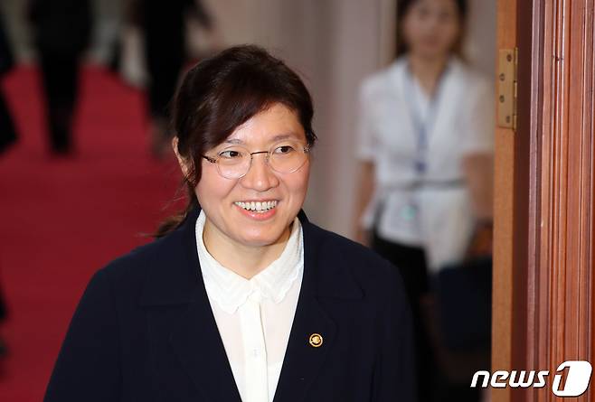 장미란 문화체육관광부 2차관이 3일 오전 서울 종로구 세종대로 정부서울청사에서 열린 국무회의에 참석하고 있다. 2023.7.3/뉴스1 ⓒ News1 김명섭 기자