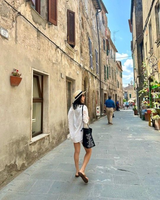 = Actor Cho Yeo-jeong told me about the recent situation on the trip.Cho Yeo-jeong posted several photos on social media on Thursday with the words to the next step. In the photo, Cho Yeo-jeong is walking a street in Tuscany, Italy, wearing hot pants on a sleeveless top.Fans who saw it cheered Sophie Marceau of Korea and Beautiful.Cho Yeo-jeong is about to release the movie Hidden Babyface.Hidden Babyface is a mystery thriller that takes place when a man who is pursuing the whereabouts of a fiancee who has left a video letter and faces a shocking secret related to her.Cho Yeo-jeong worked with Song Seung-heon and Park Ji-hyun.