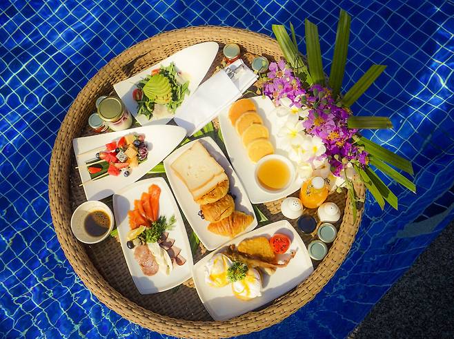 플로팅 조식은 언제나 낭만적