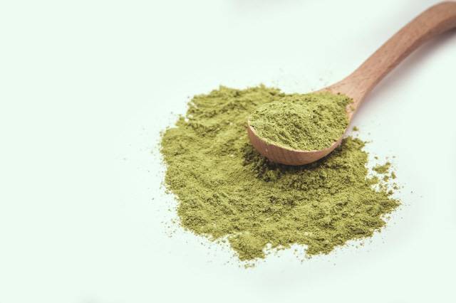 녹차 가루를 이용하면 두피가 기름지는 증상을 완화할 수 있다./사진=클립아트코리아