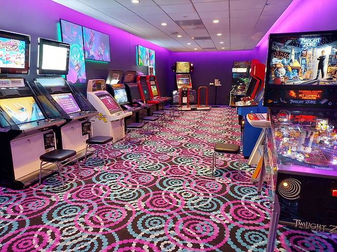 다양한 아케이드 게임을 즐길 수 있는 오락실도 라이엇 게임즈 사옥에서 만날 수 있다.