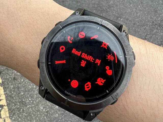 가민 스마트워치 '에픽스 프로' 레드 시프트 모드 (사진=지디넷코리아)