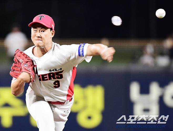 강속구를 자랑하는 왼손 사이드암 곽도규.