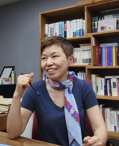 연합뉴스와 인터뷰 중인 김재련 변호사