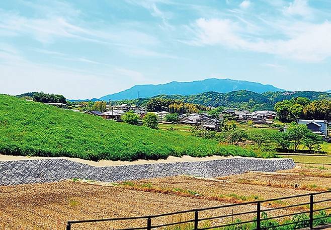 다카마쓰총 고분 옆 마을 전경. 이 일대가 고대 백제인들의 거주지였다고 한다.