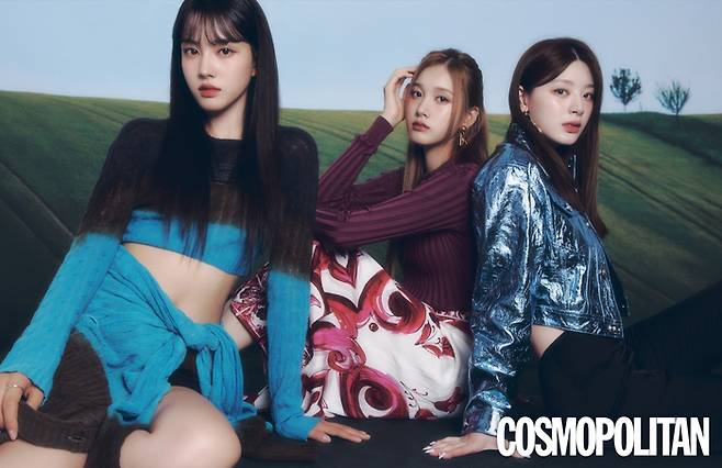 The group Stay (STAYC) conveyed the appeal of the fresh combination.Stay Mr. Seun, Yoon, and Jay recently photographed and interviewed the August issue of Cosmopolitan.The three members of the pictorial released gave a lot of pleasant energy just by looking at the visual, which is the Quentin Fresh  ⁇  itself. At the same time, the chic expression and the perfect visual sum attracted attention by conveying a different charm from the stage.The so-called  ⁇   ⁇   ⁇   ⁇   ⁇ ..........................................The three members said in an interview with the photo shoot that the album title song, which was confirmed to be released on the 16th of next month, is a song that contains the mindset of the MZ generation.Yoon added, I personally added that it is the song that best suits Jay.When asked about the romance of the solo stage, Yoon wants to try a band based on the funky rock sound.I want to take control of the stage with my own atmosphere and music, and I want to stand on stage with many dancers.Finally, the three members will be able to give happiness to their fans. I will be more talented and become a wonderful person and be loved for a long time.Stay showed fresh charm through interviews with pictorials with tin-fresh colors and gathered anticipation for the upcoming comeback in August.
