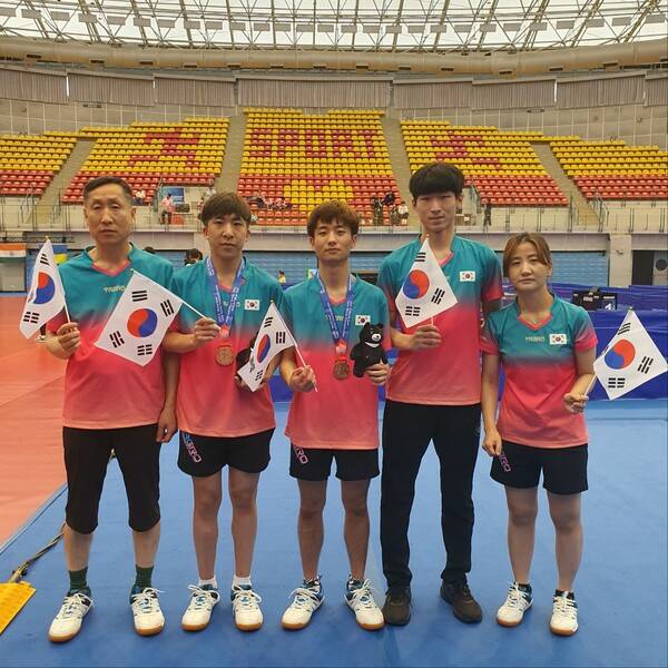 제4회 세계농아인탁구선수권대회에 출전한 오세욱(수원시장애인탁구협회)-신철진(경남장애인체육회 탁구팀) 조가 남자복식 3위를 기록해 동메달을 획득했다. 사진┃한국농아인스포츠연맹