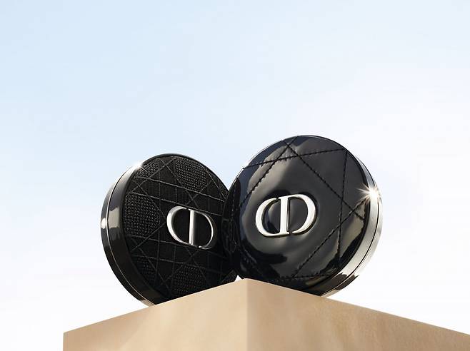 디올 ‘New 디올 포에버 쿠션’