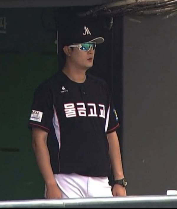 최금강 물금고 코치. SPOTV 중계화면 갈무리