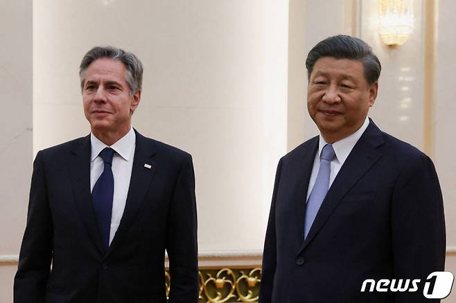 토니 블링컨 미국 국무부 장관(왼쪽)이 6월 19일 중국 베이징 인민 대회당에서 시진핑 중국 국가주석을 만나고 있다. /AFPBBNews=뉴스1