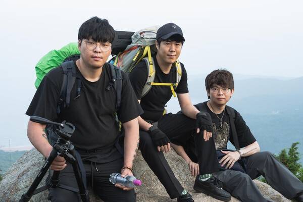 호룡곡산 산행에 함께한 게스트들. 왼쪽부터 용팀장, 턱시도오빠, 아치.