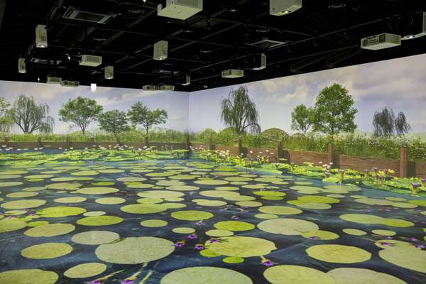 경북 경주 월성 해자에서 출토된 동식물 유체 등을 토대로 복원한 5세기의 환경. 해자의 물속~물가에 푸른 잎을 띄우고, 꽃을 피우는 여러 수생식물이 무성하게 자라는 풍경이었을 것이다. 가시연꽃이 가장 큰 군락을 이뤘고, 개연꽃, 마름, 붕어마름 등이 자생했을 것이다. / 국립경주문화재연구소 제공