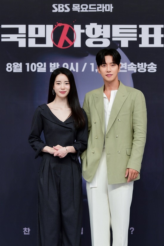 The Killing Vote Park Hae-jin said he had a 10kg augmentation for his work.On the afternoon of the 10th, SBS new wooden drama  ⁇  The Killing Vote  ⁇  online production presentation was held, and Park Hae-jin, Park Sung-woong, Lim Ji-yeon and Shin-woo Park were present. ⁇ The Killing Vote ⁇  is a Nation Participatory Judgment Play based on the popular webtoon of the same name, which tells the story of tracking down the unidentified  ⁇   ⁇   ⁇   ⁇   ⁇   ⁇   ⁇ , which runs The Killing Vote and executes the execution for the evil criminals.It is a hard-boiled pursuit thriller that SBS is ambitiously showing.Park Hae-jin plays Kim Moo-chan, a tough and aggressive detective.Park Hae-jin has been working on SBS for a long time since Dr. Gentile and Youre from the Stars. Park Hae-jin said, SBS is Feelings like a house.Feelings that are awkward but want to look good, he said. I want to do better than SBS. He said he had done a lot of research on costume changes through this work. As the incident progressed, I could not dress up. People are dying, he said. I wear suits from beginning to end.I augmented my appearance, he said. I augmented 10kg for the first time after my debut, and I was surprised to find that it was 82kg from 72kg.Meanwhile, The Killing Vote will be broadcast every Thursday at 9 pm, starting with one or two consecutive broadcasts on the 10th.Photo=SBS
