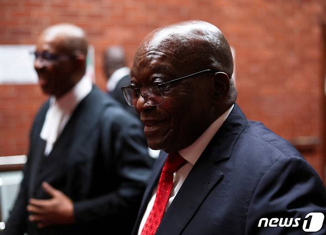 제이콥 주마(81) 전 남아프리카공화국 대통령이 지난 3월 피에테르마리츠부르크 고등법원에 도착한 모습. 2023.3.20. ⓒ 로이터=뉴스1 ⓒ News1 김성식 기자